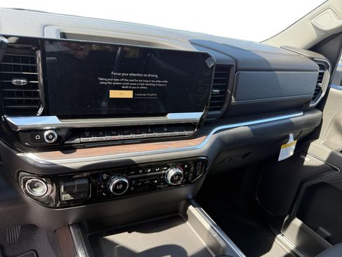 New 2026 GMC Sierra 2500 SLT w/ SLT Premium Package AWD/4WD image 12