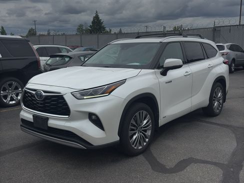 Used 2020 Toyota Highlander Platinum AWD/4WD image 3