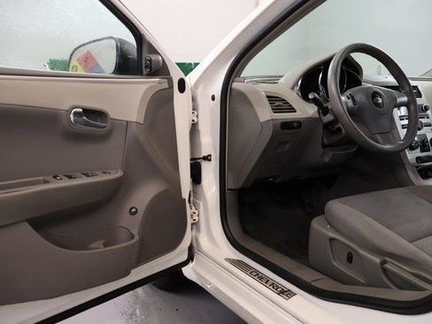 Used 2008 Chevrolet Malibu LS image 9