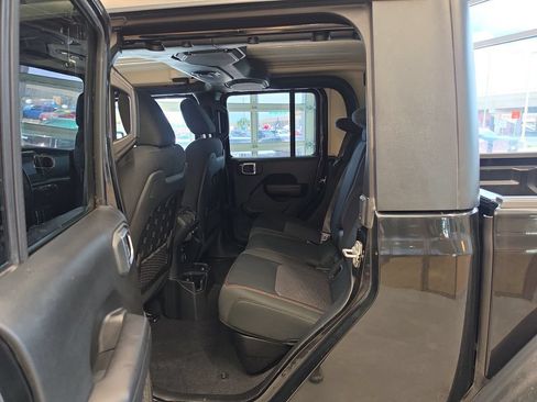 Used 2021 Jeep Gladiator Mojave AWD/4WD image 31