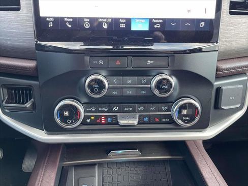 Used 2024 Ford Expedition Limited image 29