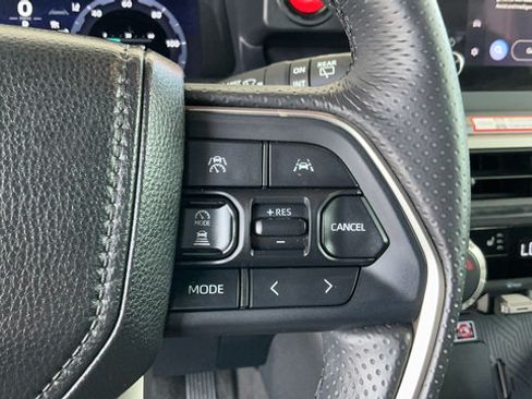 Used 2025 Toyota 4Runner TRD Off-Road AWD/4WD image 13