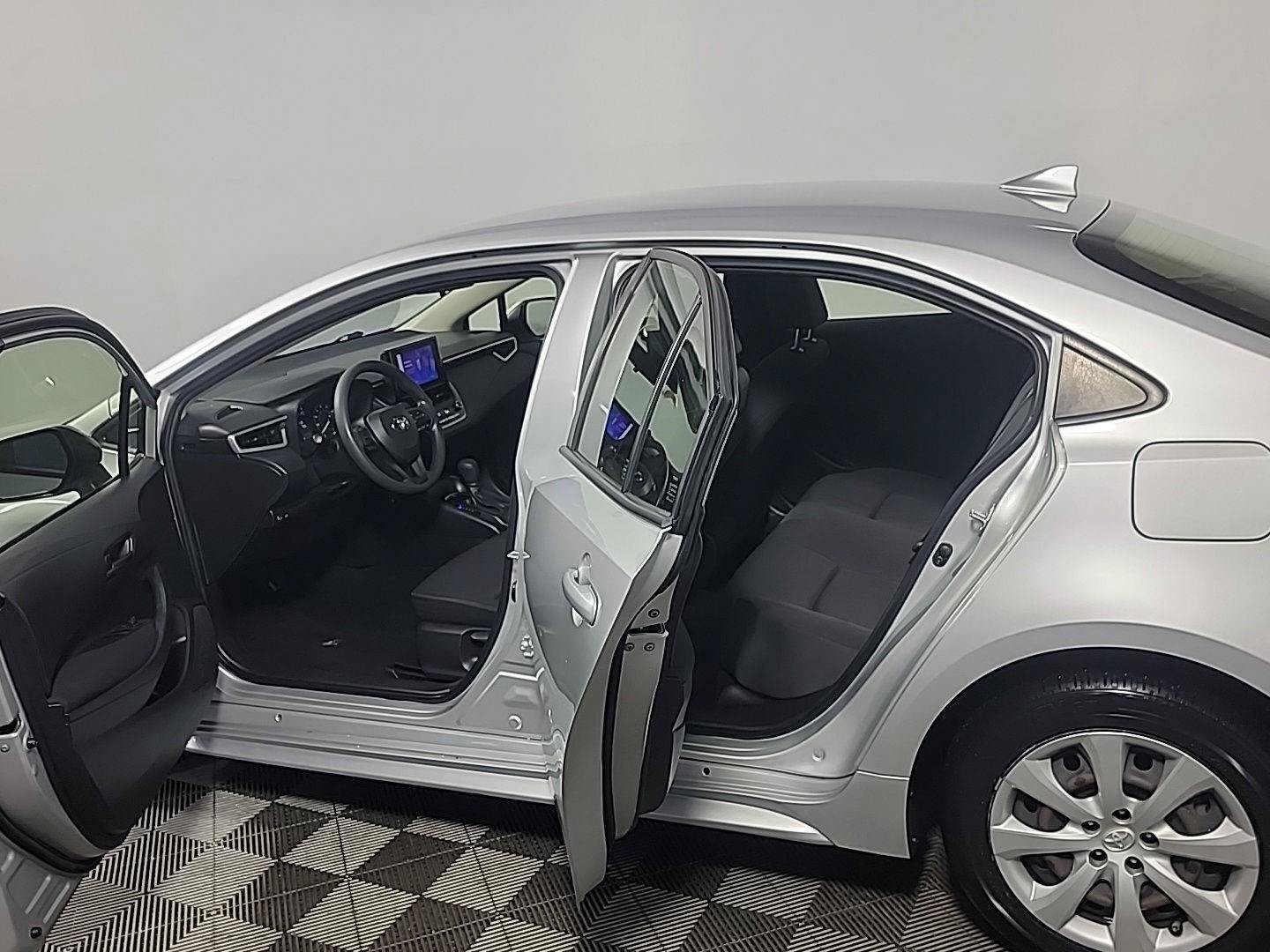 Used 2023 Toyota Corolla LE FWD image 15