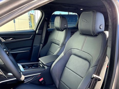 New 2026 Jaguar F-PACE R-Dynamic S image 9