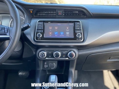 Used 2020 Nissan Kicks S image 22