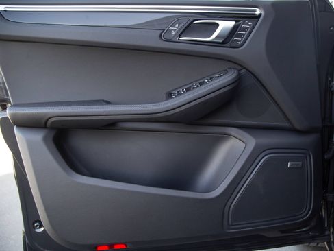 Certified 2024 Porsche Macan AWD/4WD image 14