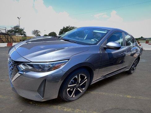 Used 2025 Nissan Sentra SV FWD image 5