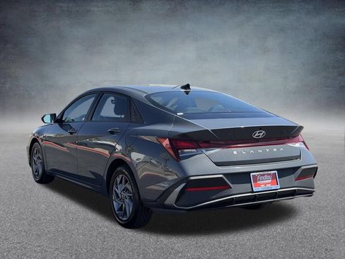Used 2024 Hyundai Elantra SEL FWD image 6