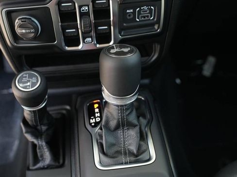 Used 2024 Jeep Wrangler Unlimited Sahara image 24