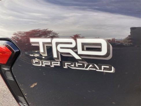 Certified 2025 Toyota Tacoma TRD Off-Road image 33