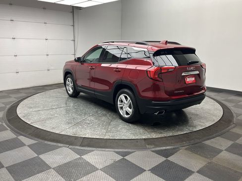 Used 2018 GMC Terrain SLE w/ Driver Convenience Package image 2