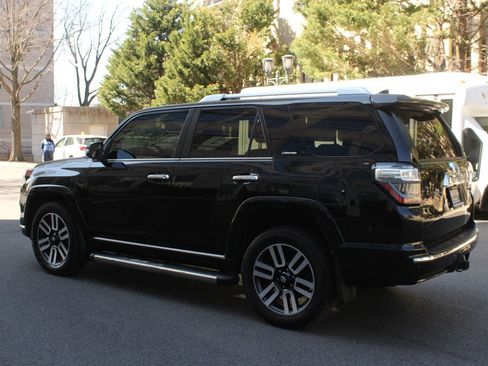 Used 2018 Toyota 4Runner Limited image 8