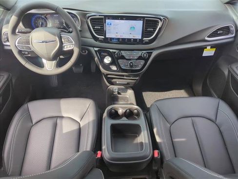 New 2026 Chrysler Voyager LX image 12