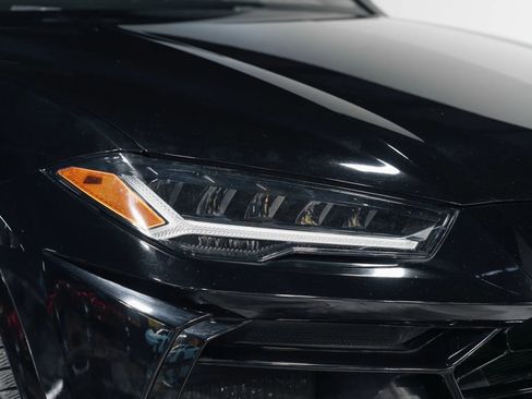 Used 2019 Lamborghini Urus image 3