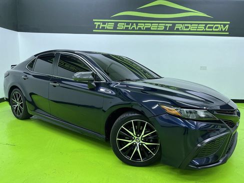 Used 2021 Toyota Camry SE FWD image 1