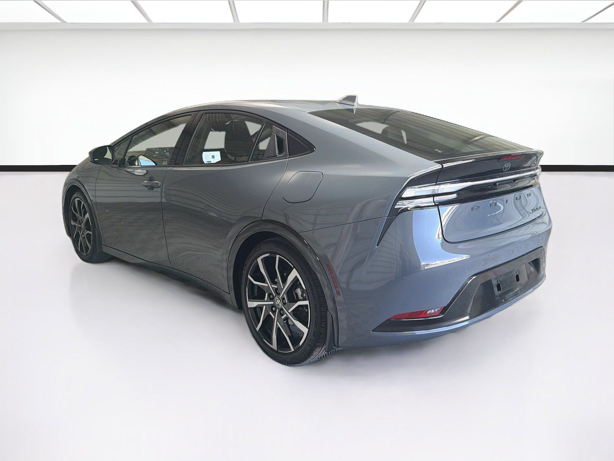 Used 2023 Toyota Prius Prime FWD image 6