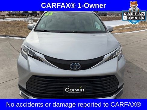 Used 2022 Toyota Sienna LE image 2