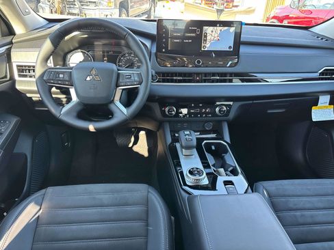 New 2026 Mitsubishi Outlander SE image 7