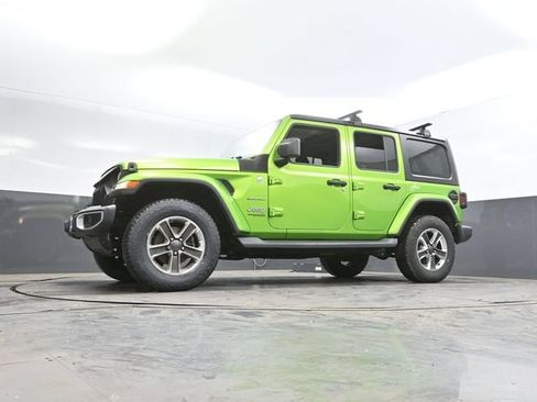 Used 2018 Jeep Wrangler Unlimited Sahara AWD/4WD image 32