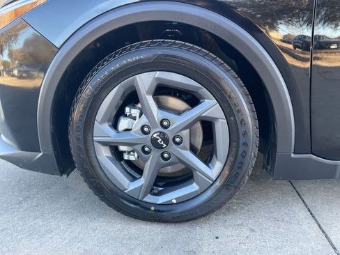 Used 2025 Kia K4 LXS image 33