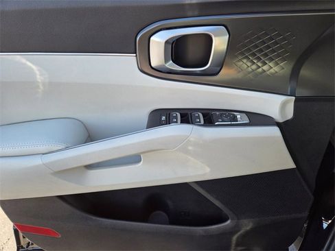 Used 2024 Kia Sorento S w/ Panoramic Sunroof Package image 16