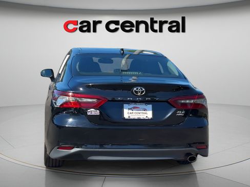 Used 2021 Toyota Camry XLE w/ Navigation Package AWD/4WD image 4