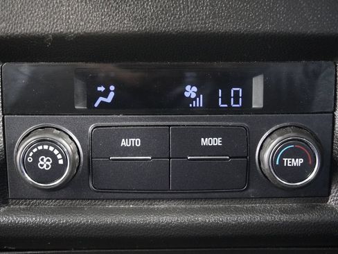 Used 2020 Chevrolet Traverse LT w/ Driver Confidence II Package AWD/4WD image 13
