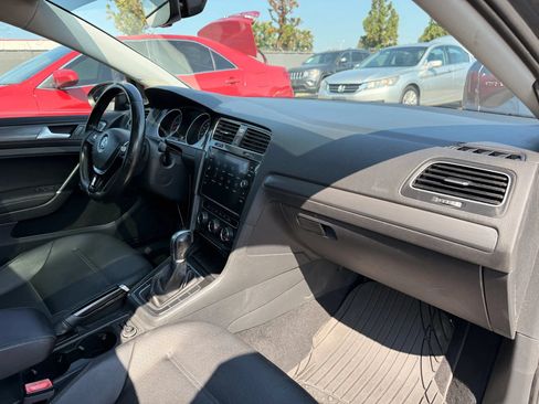 Used 2018 Volkswagen Golf SE FWD image 19
