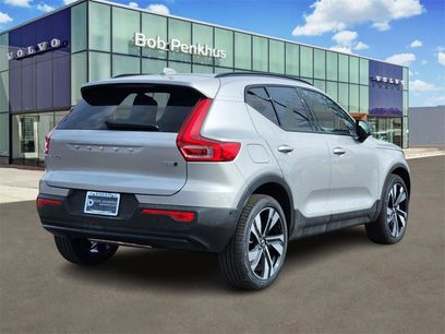 New 2025 Volvo XC40 B5 Ultra w/ Climate Package