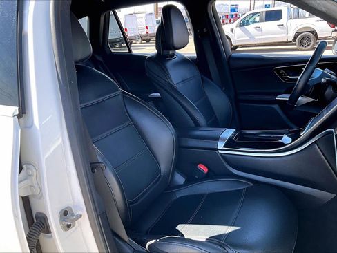 Used 2024 Mercedes-Benz GLC 300 image 9