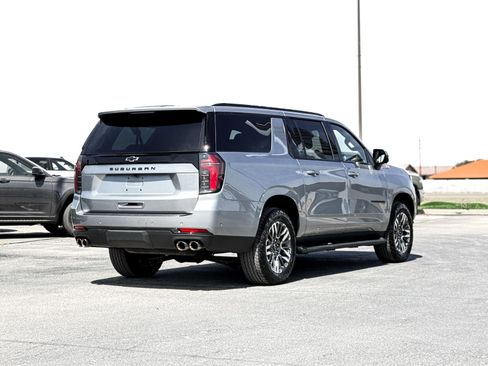 Certified 2025 Chevrolet Suburban Z71 image 4