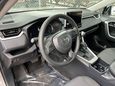 Used 2025 Toyota RAV4 XLE image 28
