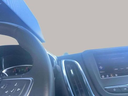 Used 2024 Chevrolet Equinox LT image 12