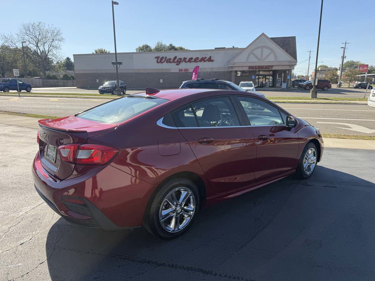 Used 2018 Chevrolet Cruze LT w/ Convenience Package FWD image 5