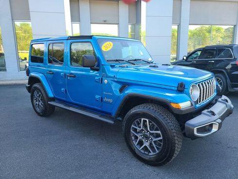 Used 2024 Jeep Wrangler Unlimited Sahara w/ Technology Group AWD/4WD image 7