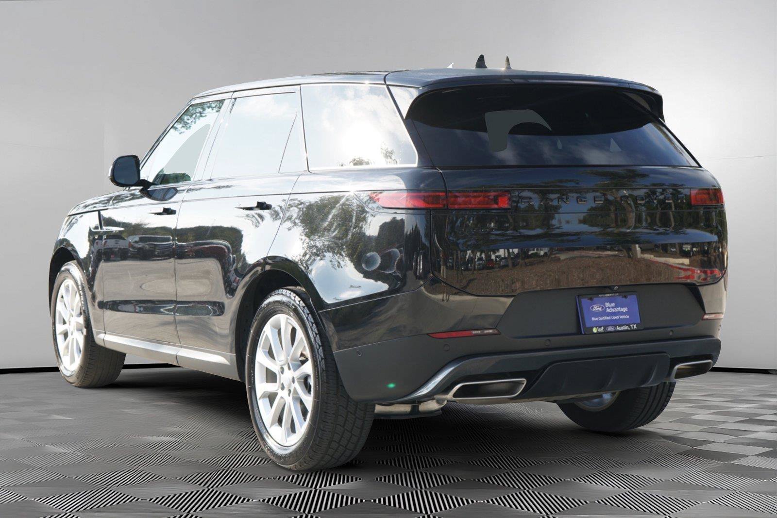 Used 2025 Land Rover Range Rover Sport SE AWD/4WD image 6