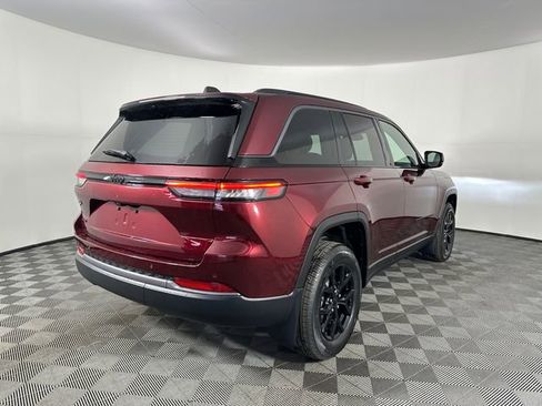 New 2026 Jeep Grand Cherokee Laredo image 8
