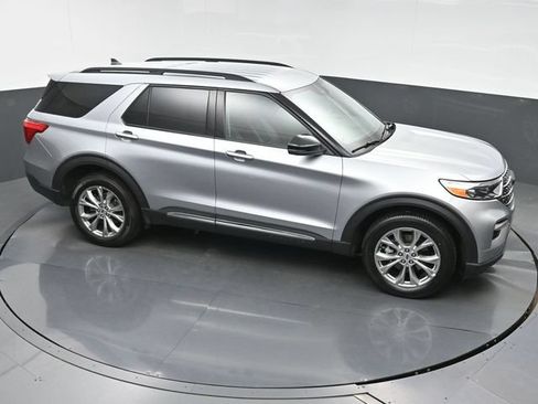 Used 2023 Ford Explorer XLT w/ Equipment Group 202A AWD/4WD image 34