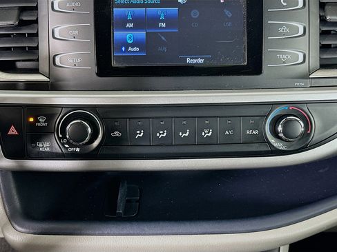 Used 2018 Toyota Highlander LE image 22