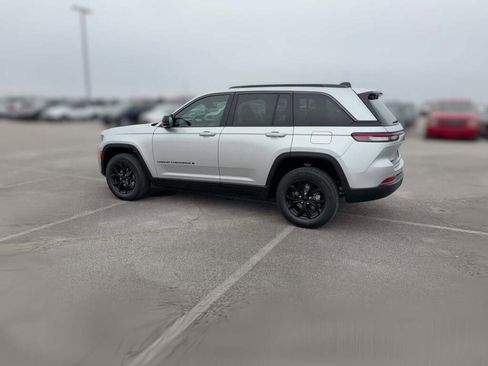 New 2026 Jeep Grand Cherokee Altitude image 7