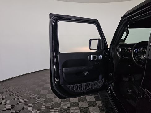 Used 2022 Jeep Wrangler Unlimited Sahara w/ Cold Weather Group AWD/4WD image 9