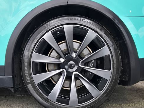 Used 2022 Tesla Model X Plaid image 8