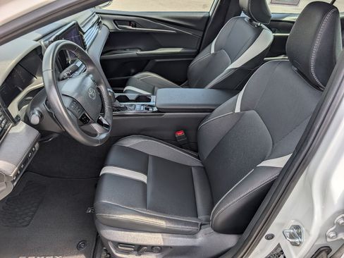 Used 2025 Toyota Camry SE FWD image 2