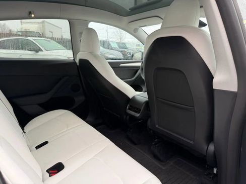 Used 2023 Tesla Model Y 2WD image 12