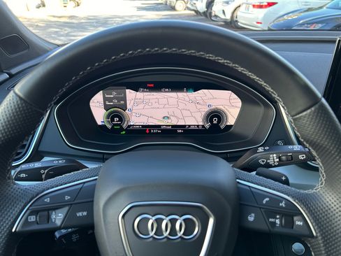 Used 2023 Audi Q5 e Premium Plus w/ Premium Plus Package image 9