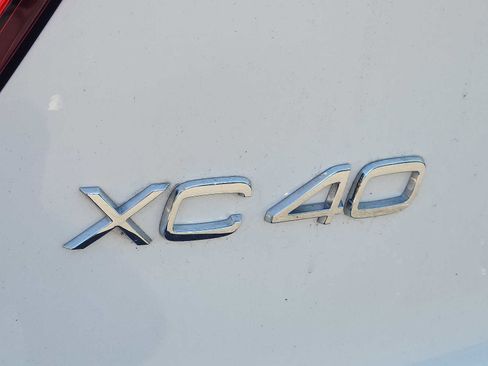 Certified 2023 Volvo XC40 B5 Plus w/ Driver Assist Package AWD/4WD image 28