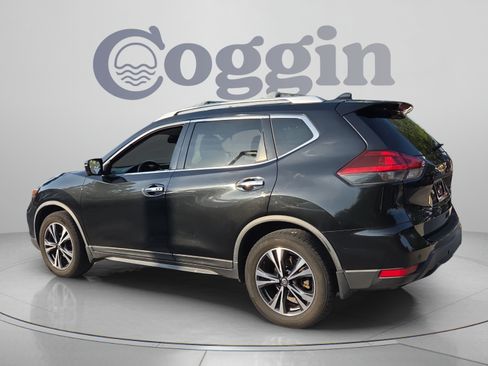 Used 2019 Nissan Rogue SV w/ Premium Package FWD image 3