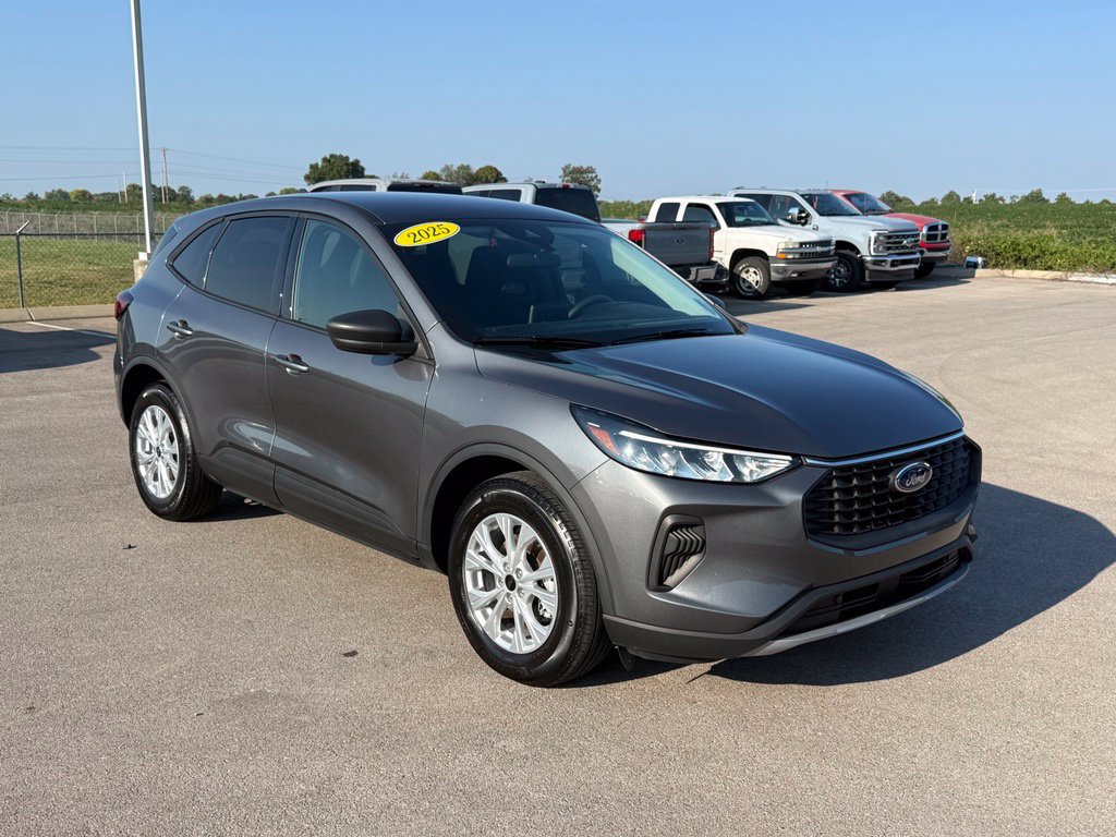 Used 2025 Ford Escape Active FWD image 2