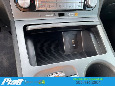 Used 2023 Hyundai Kona SE w/ Cargo Package image 28