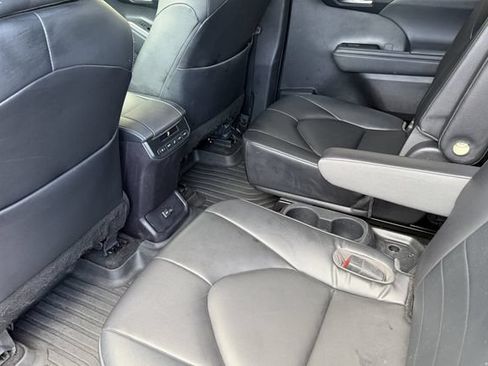 Used 2023 Toyota Highlander XLE FWD image 27